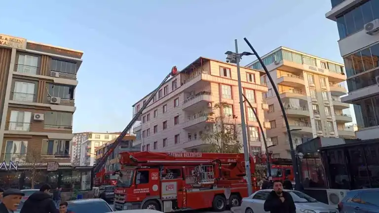Altı Katlı Binalarda Yangın Tehlikesi!Batman'da itfaiye müdahalesi!