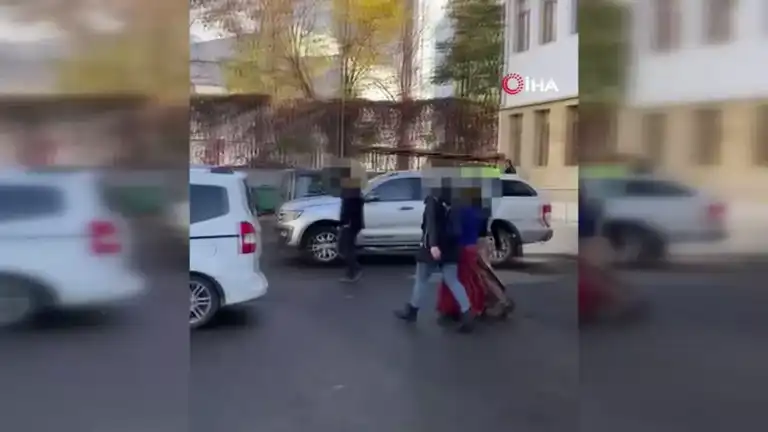Şehir Merkezinde Altın Hırsızlığı: 2 Kadın Yakalandı